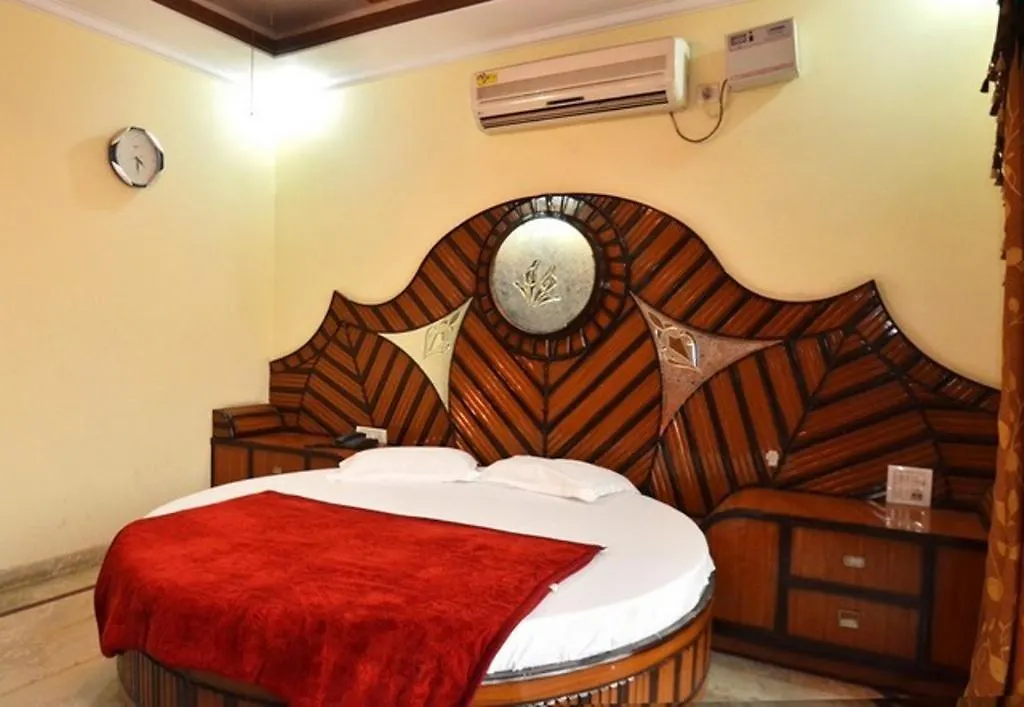 **  Hotel Western King Дели Индия